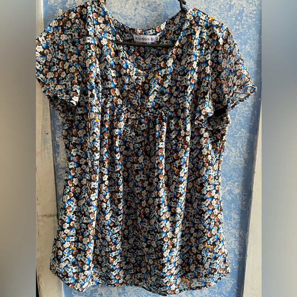 Elings size large floral shirt sleeve top